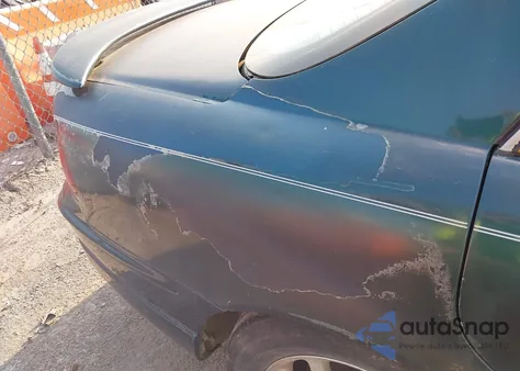 1998 Buick Regal Gs из США, поврежденный, VIN 2G4WF5213W1446664